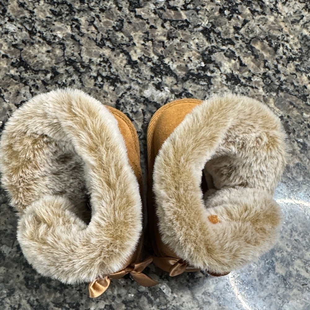 BearPaw Tan Baby Boots with Faux Fur - Picture 6 of 13